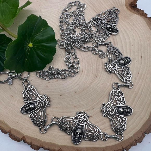 Death Head Moth Silver Belt - Picture 7 of 9